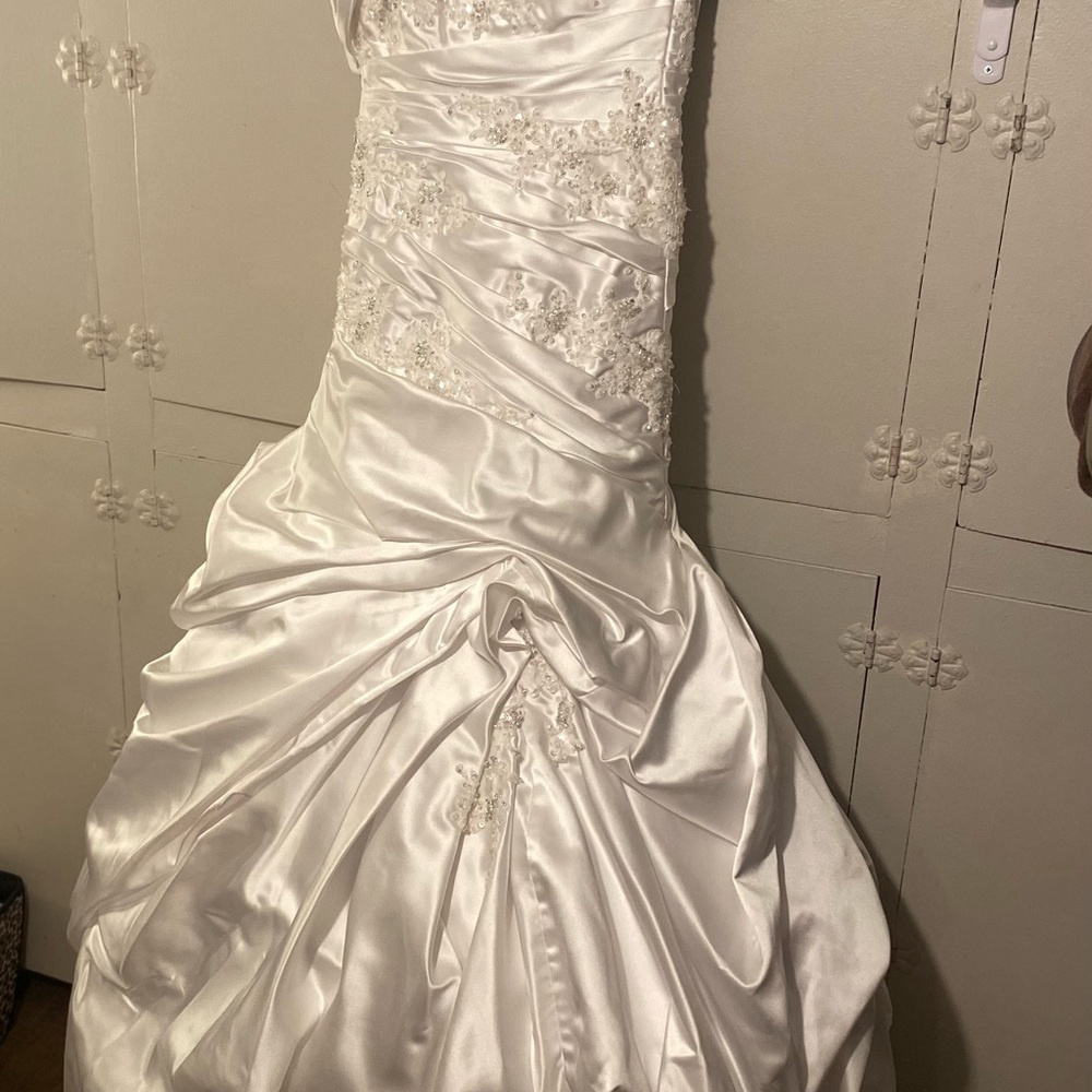 Wedding dress - Picture 3 of 6